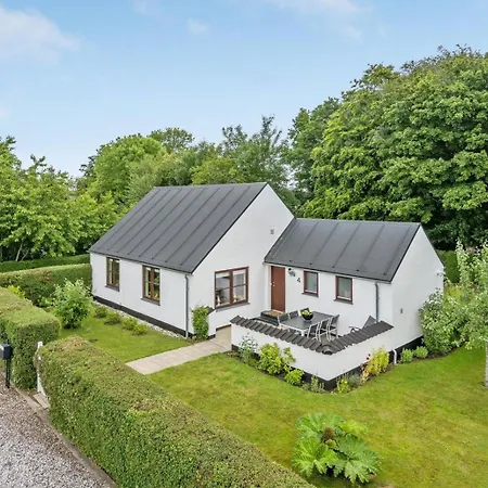 Lille Hus Naer By Og Hav Juelsminde (Hedensted)